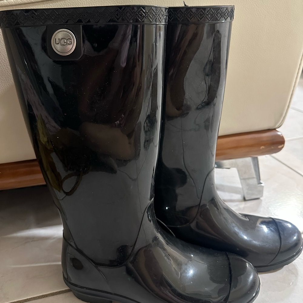 Women tall black rain boots